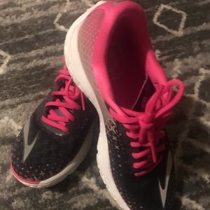 Size 6 Brooks Pureflow 5